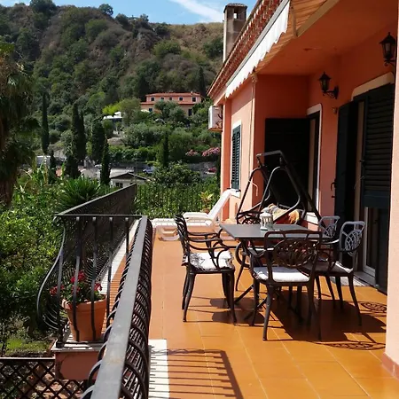 Carmelas Apartmán *