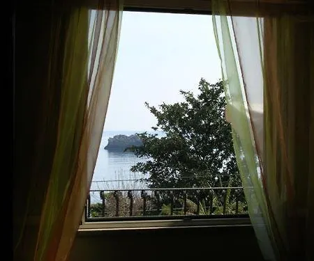 Carmelas Taormina